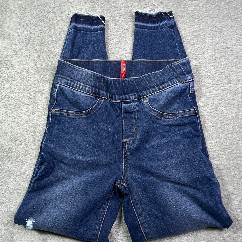 SPANX Petite Pull On Blue Women's Jeggings‎ XS Dark Wash Distressed Frayed Hem